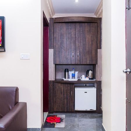 Apples Balaji Inn Сіліґурі Екстер'єр фото
