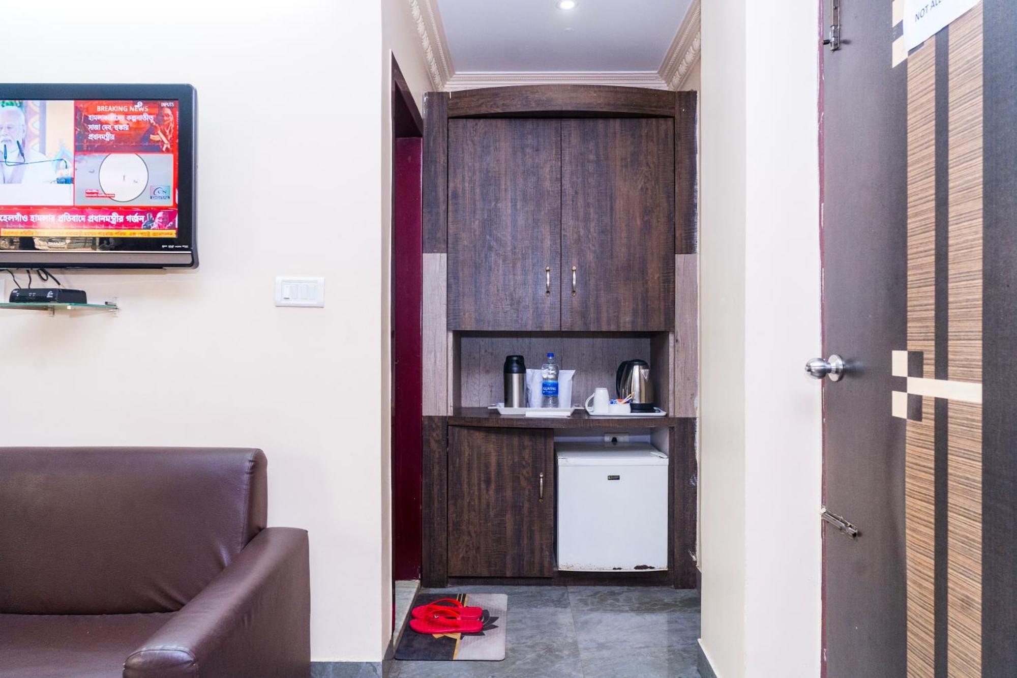Apples Balaji Inn Сіліґурі Екстер'єр фото