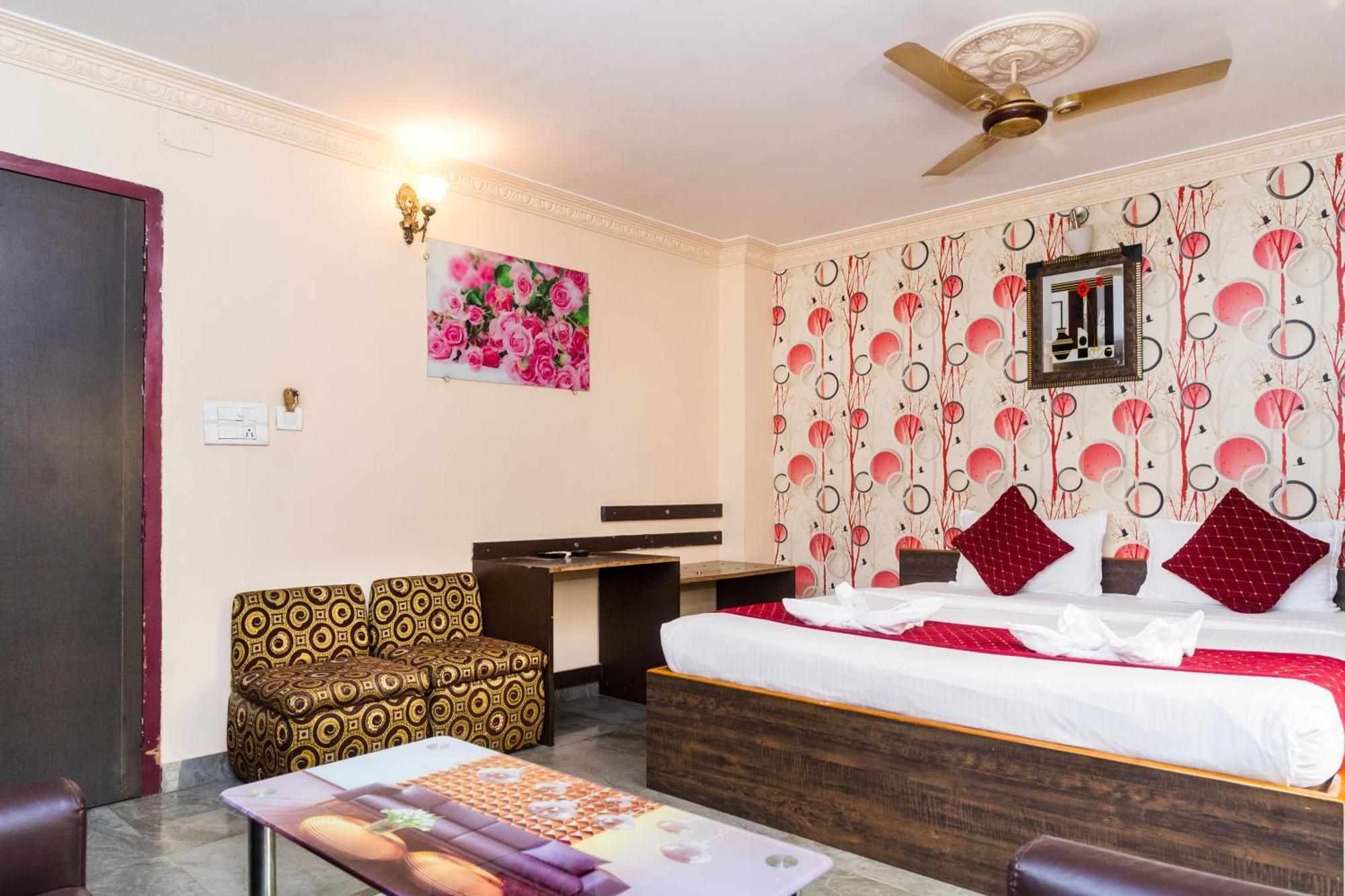 Apples Balaji Inn Сіліґурі Екстер'єр фото