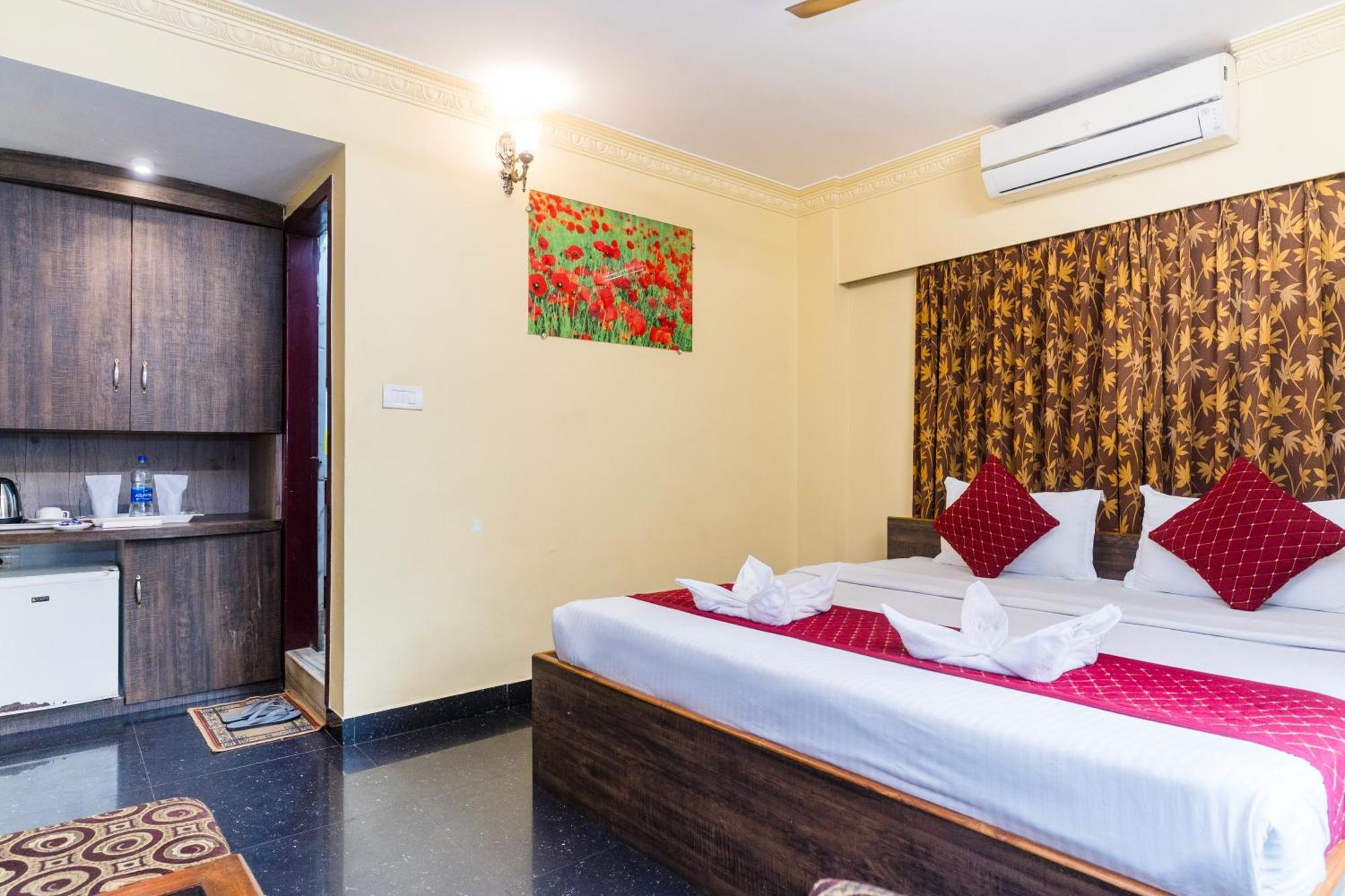 Apples Balaji Inn Сіліґурі Екстер'єр фото