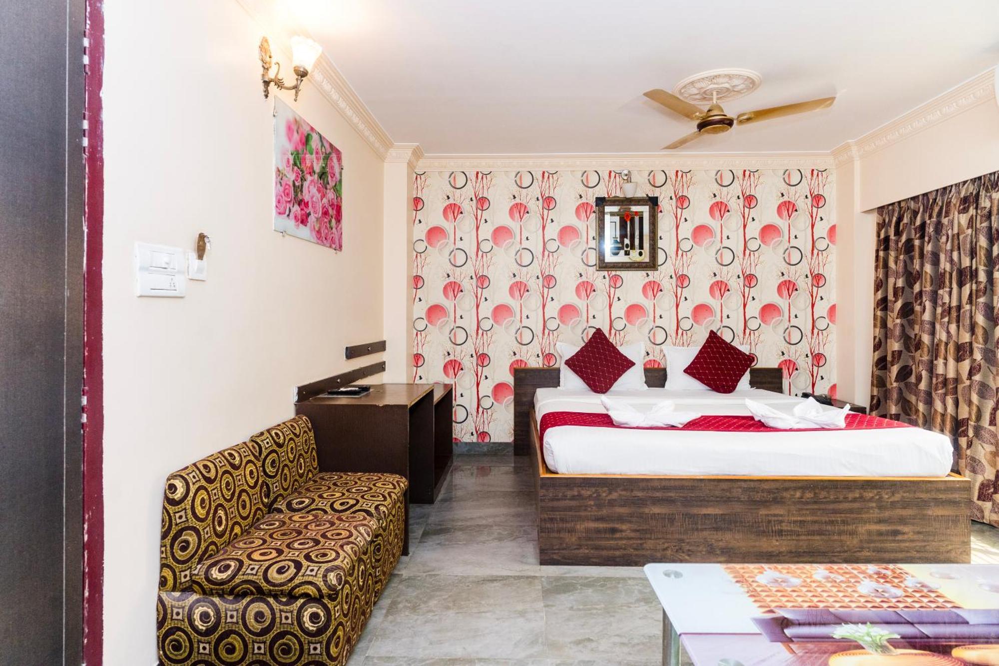 Apples Balaji Inn Сіліґурі Екстер'єр фото