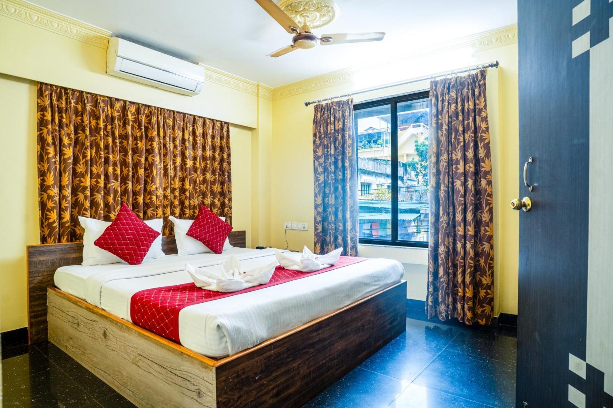 Apples Balaji Inn Сіліґурі Екстер'єр фото
