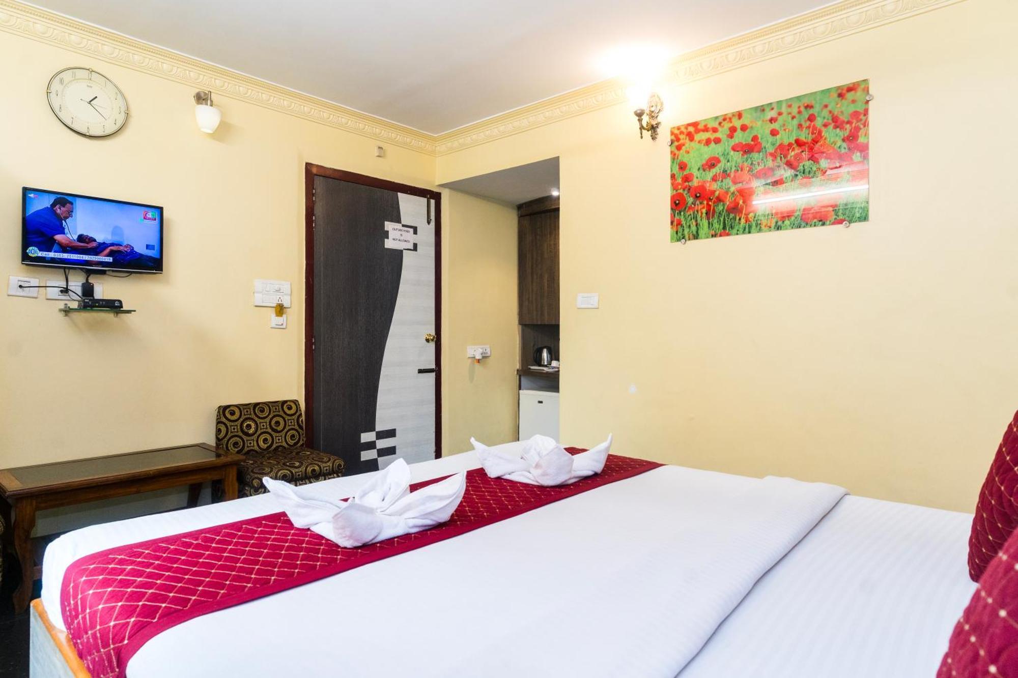Apples Balaji Inn Сіліґурі Екстер'єр фото