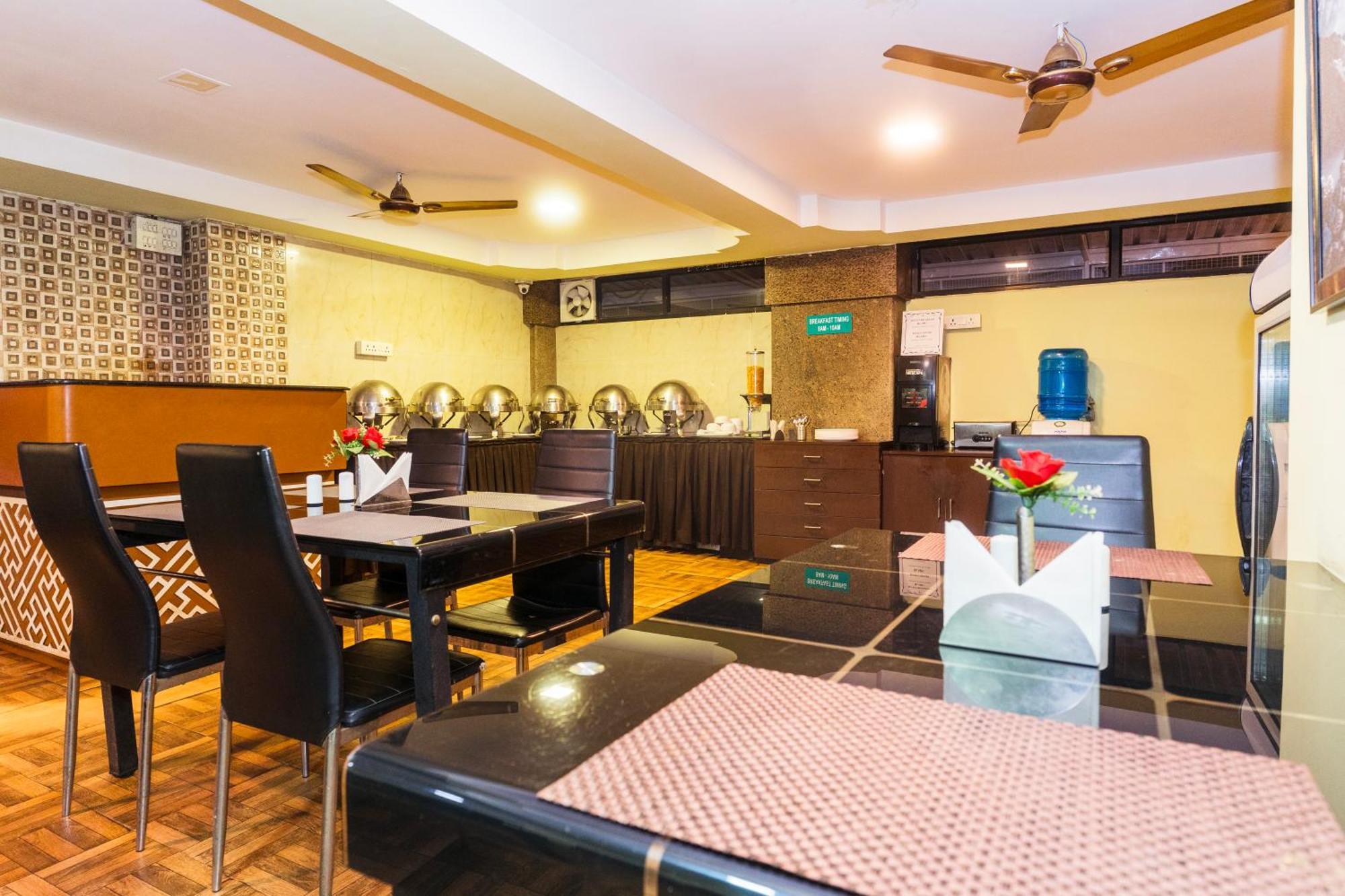 Apples Balaji Inn Сіліґурі Екстер'єр фото