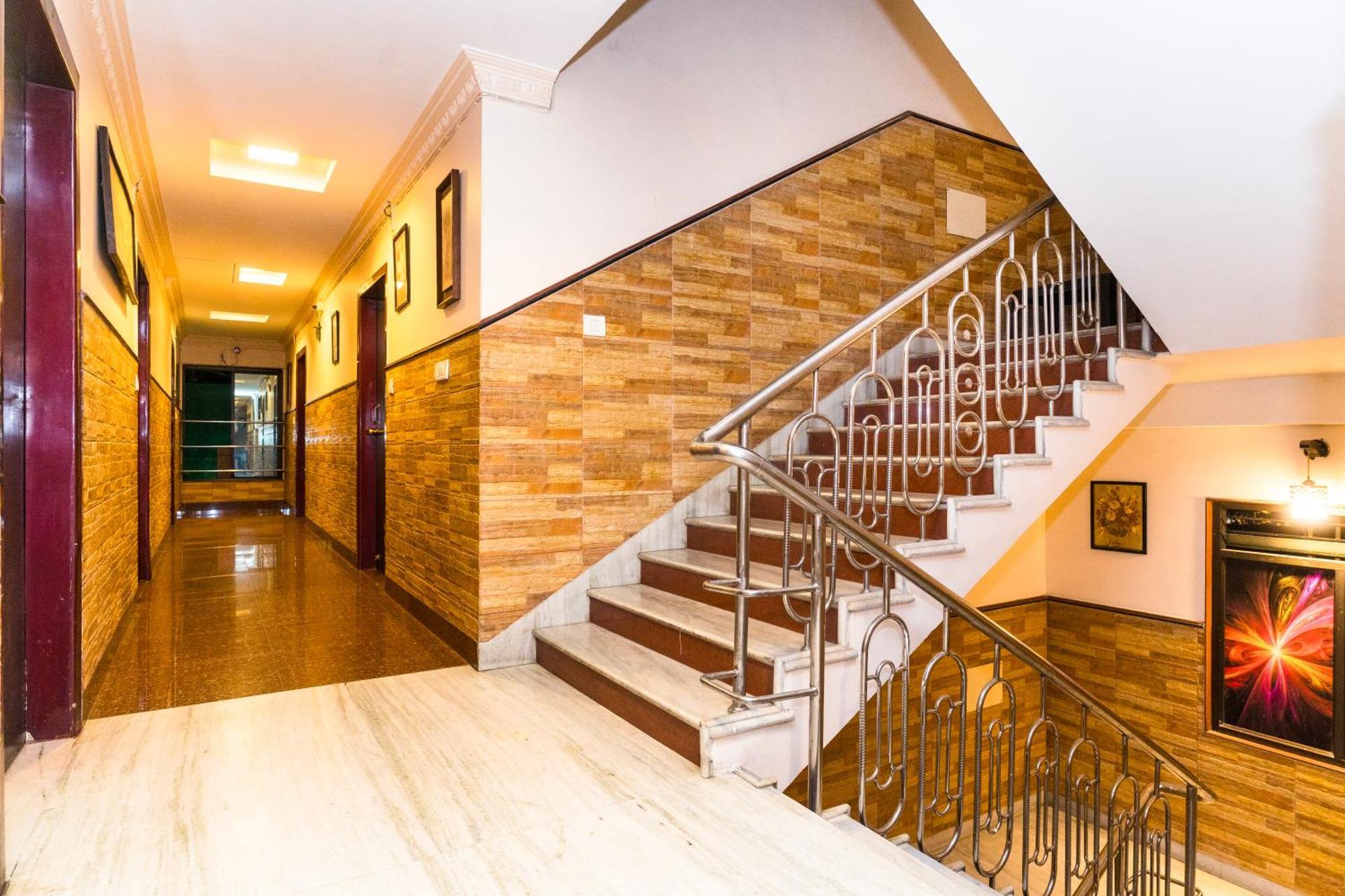 Apples Balaji Inn Сіліґурі Екстер'єр фото