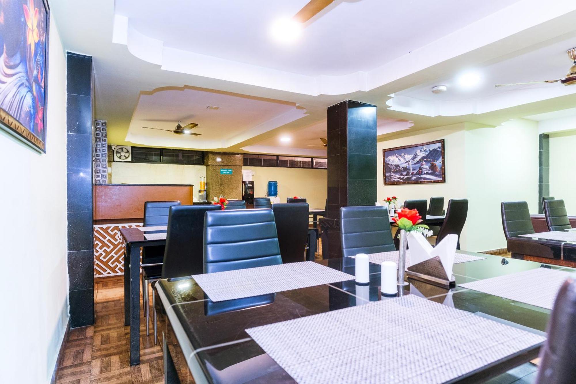 Apples Balaji Inn Сіліґурі Екстер'єр фото