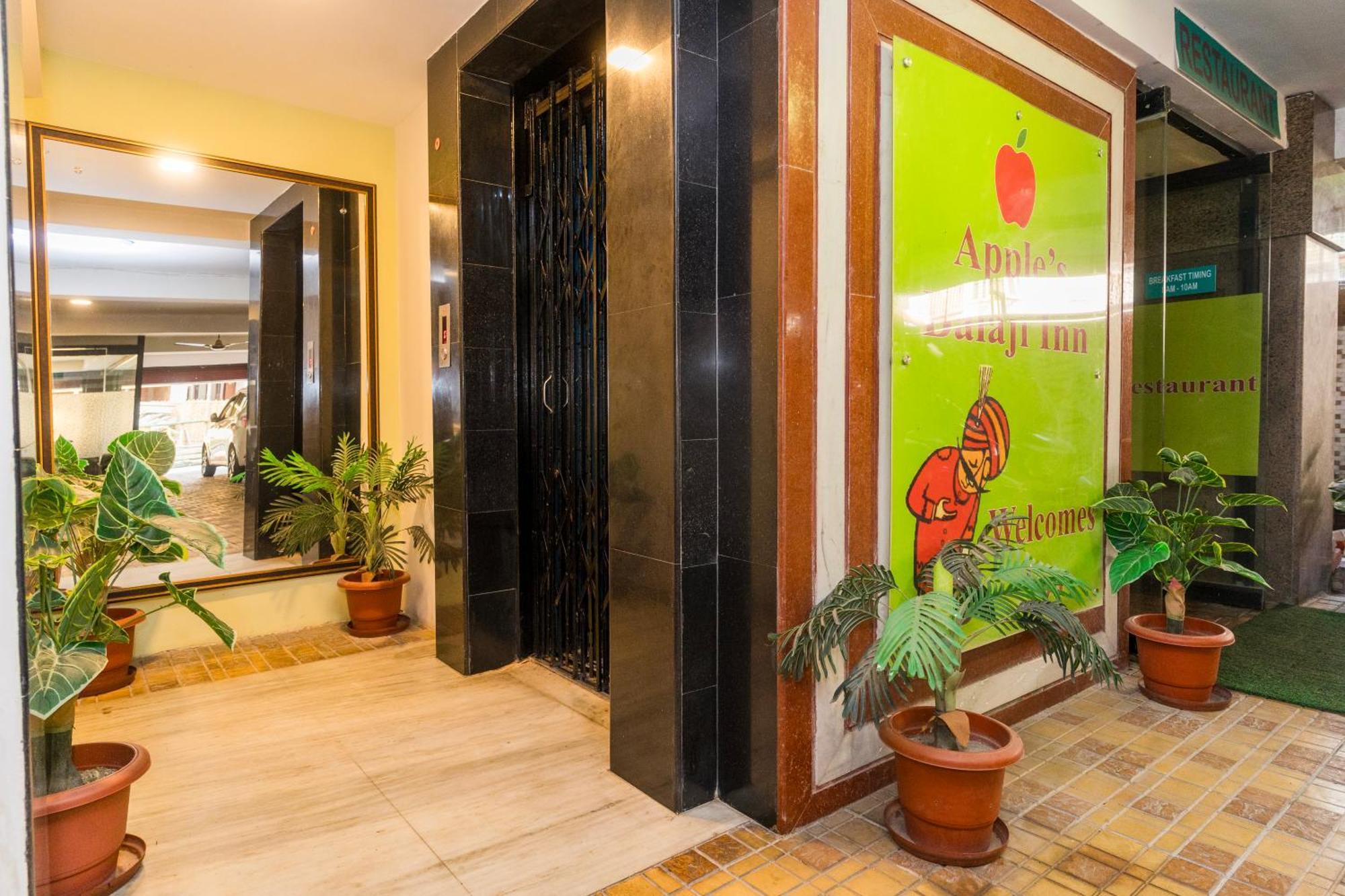 Apples Balaji Inn Сіліґурі Екстер'єр фото