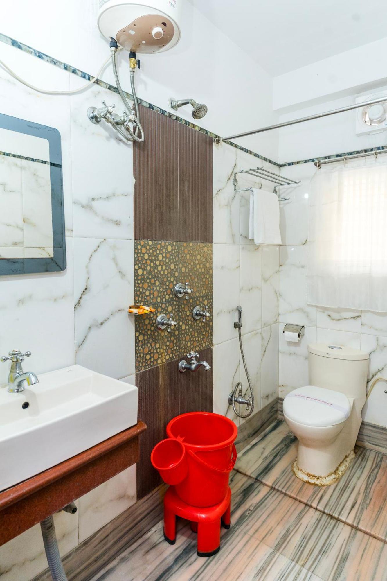 Apples Balaji Inn Сіліґурі Екстер'єр фото