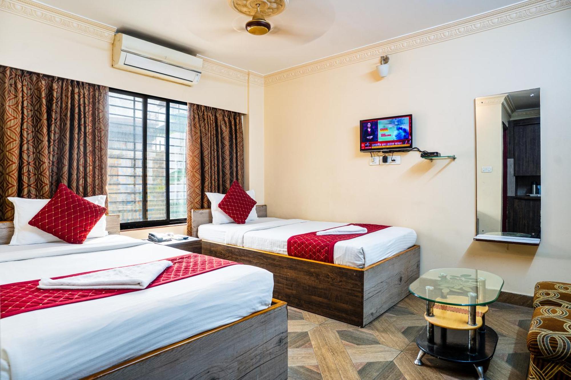 Apples Balaji Inn Сіліґурі Екстер'єр фото